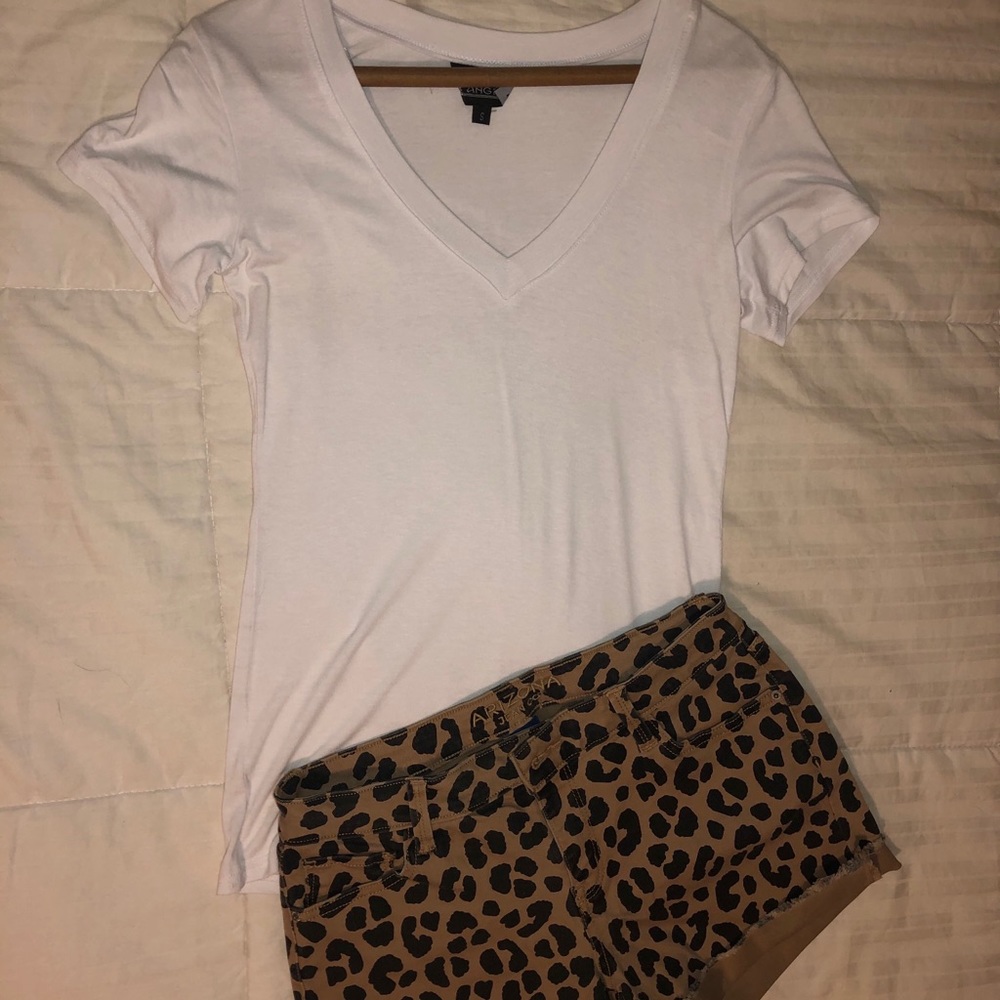 T-Shirt & Cheetah shorts